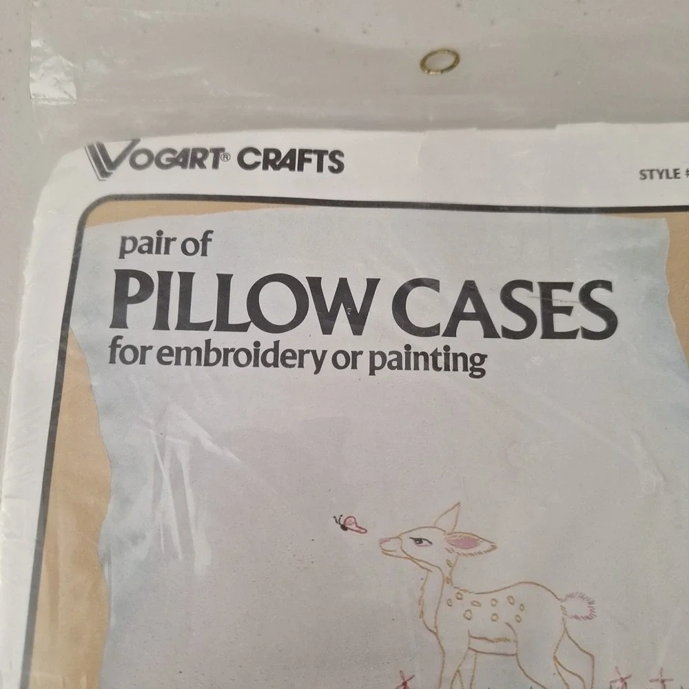 RARE Vtg NEW Vogart Crafts DEER FAWN Pair of Pillowcases Embroider Paint #8601C